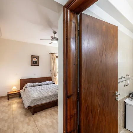 וילה Tsikkos Tria *