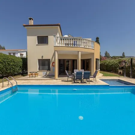 Villa Tsikkos Tria *