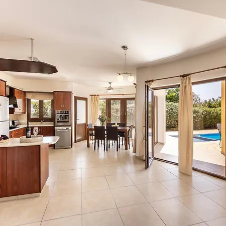 Villa Tsikkos Tria Polis