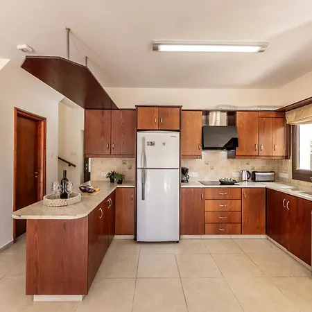 Tsikkos Tria Πόλη