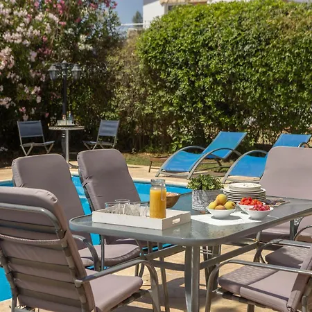 Tsikkos Tria Villa