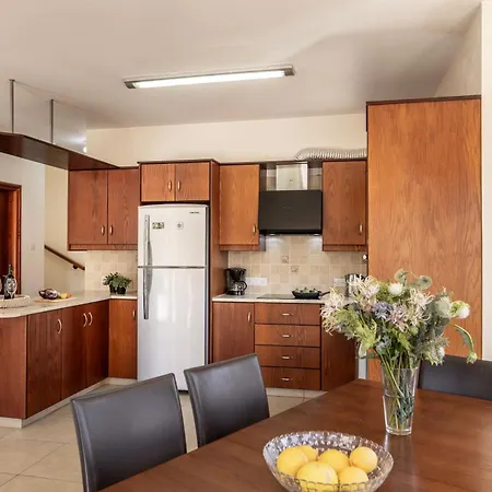 Villa Tsikkos Tria *