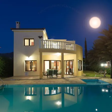 Tsikkos Tria Villa