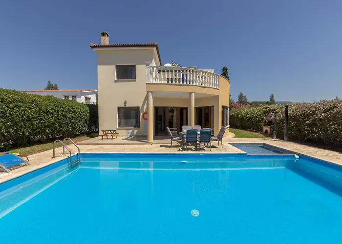 Villa Tsikkos Tria *