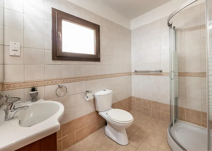 Tsikkos Tria Villa Polis