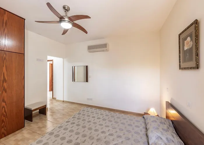 Tsikkos Tria * Polis