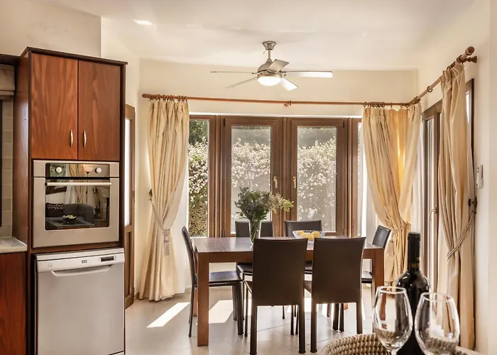 Tsikkos Tria Villa *