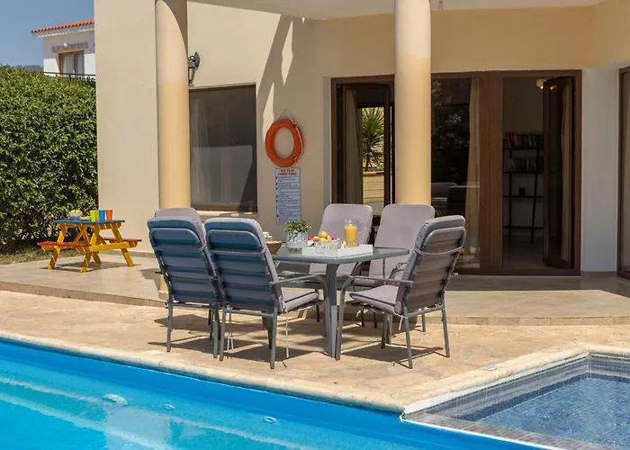 Tsikkos Tria * Polis