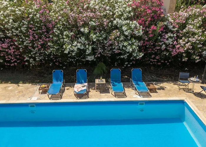 Tsikkos Tria Villa Polis